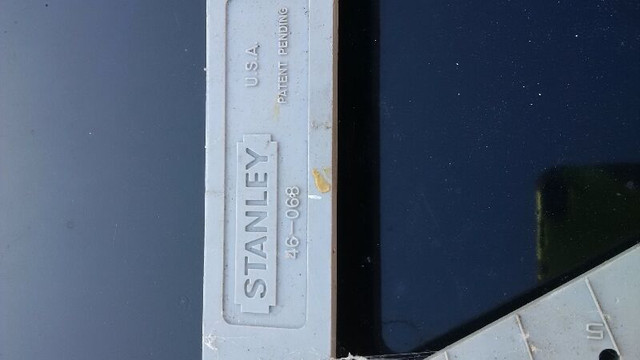 Stanley 46-068 16-Inch x 12-Inch SAW GLIDE Layout Tool dans Outils à main  à Ouest de l’Île - Image 2
