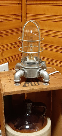 Création Original Lampe de Table de Style Industriel ‘’La Fusée’