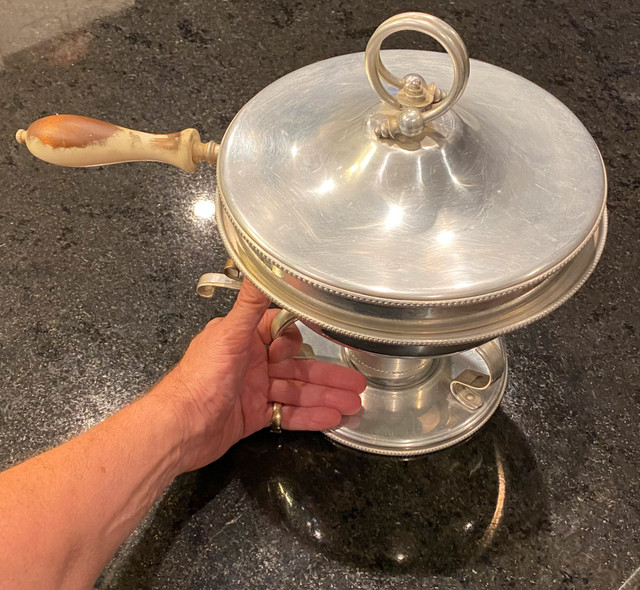 Vintage 1960s Fondue Pot with Stand in Arts & Collectibles in Chatham-Kent - Image 2