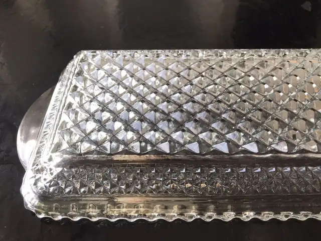 Cut-Glass Display Tray64871933474051122