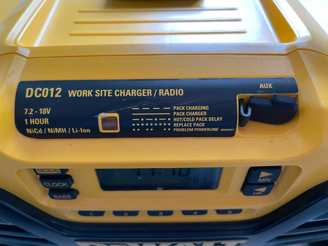 Dewalt workshop radio in Power Tools in Barrie - Image 3