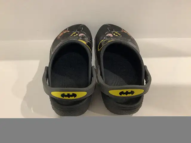 Crocs pour garçon (taille. 2) in Kids & Youth in Longueuil / South Shore - Image 4