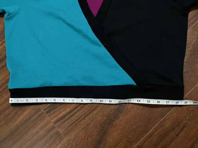 Koret women’s medium vintage colour block knit top in Women's - Tops & Outerwear in Oshawa / Durham Region - Image 8