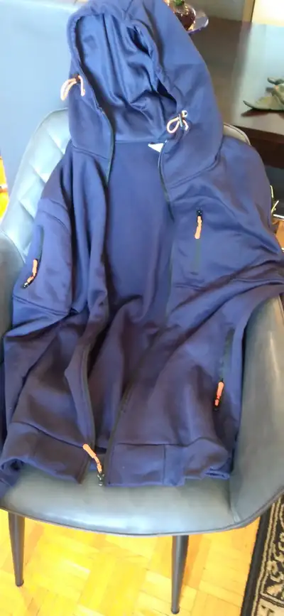 Lot de vêtements pour hommes. Taille M et L., View more