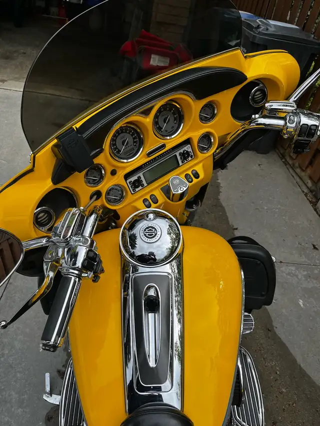 2012 Harley Davidson Screamin’ Eagle CVO in Touring in Mississauga / Peel Region - Image 7