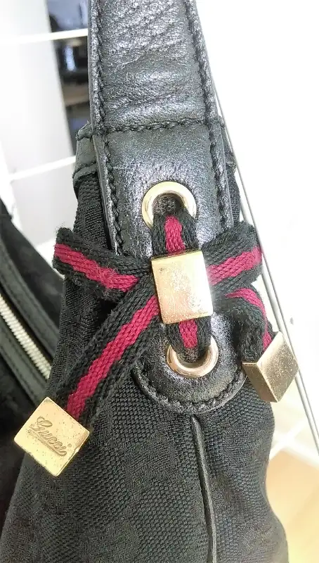 Authentic Gucci Black Hobo Shoulder Bag in Women's - Bags & Wallets in Markham / York Region - Image 4