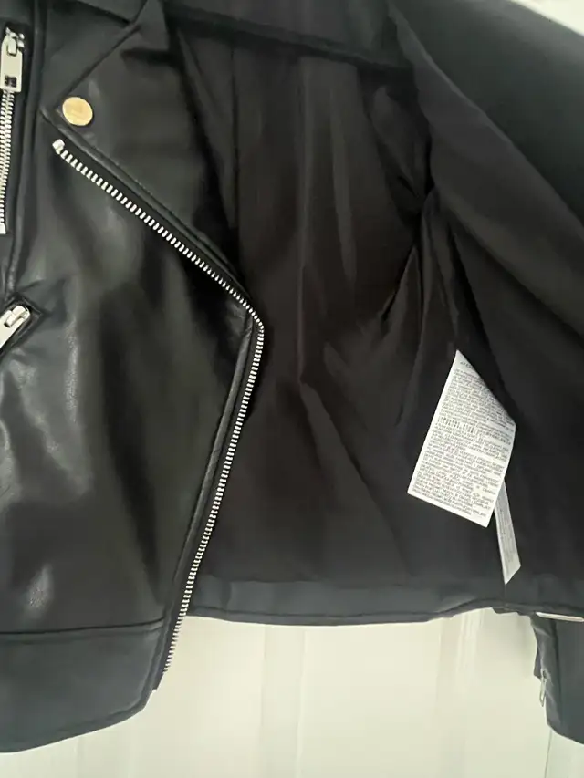 Zara faux leather motorcycle  jacket - small in Women's - Tops & Outerwear in Mississauga / Peel Region - Image 3