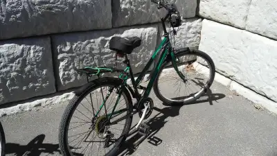 Vélo Minnelli 26 pouce bon état 10 vitesse, View more