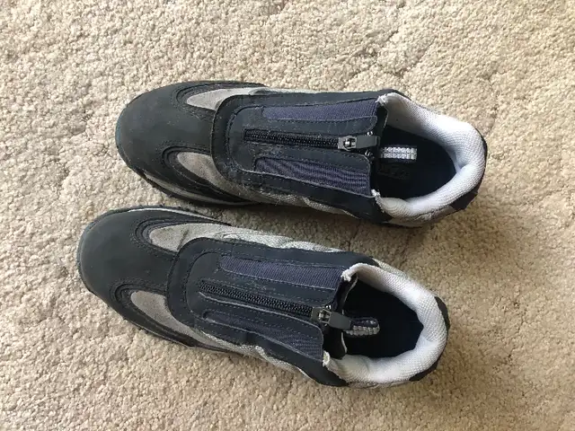 Safety shoes in Women's - Shoes in Kitchener / Waterloo - Image 2