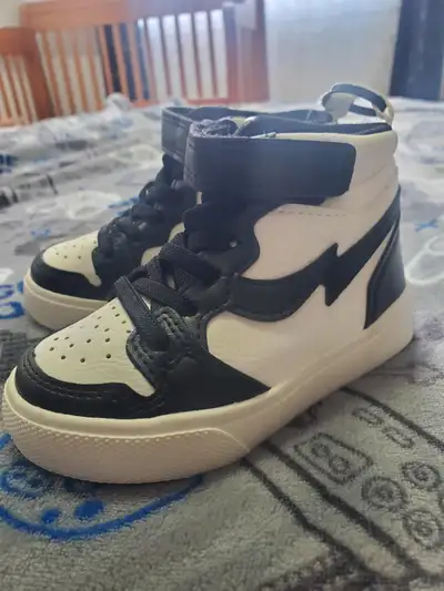 Chaussures et bottes  neufs pour enfants, View more