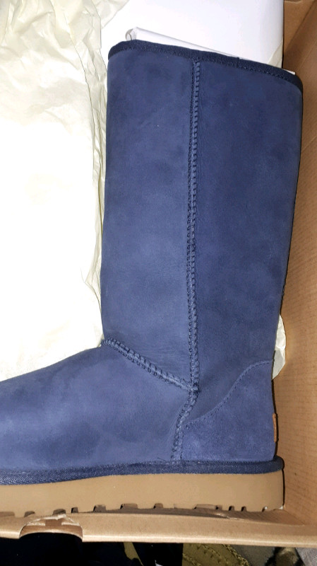 Ugg Women classic 11 tall navy blue  dans Femmes - Chaussures  à Ville de Montréal