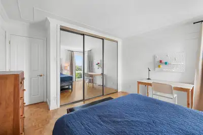 Belles et grandes chambres à louer.
