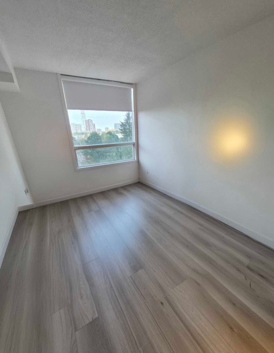 MODERN & CLEAN 2-BEDROOM CONDO FOR RENT NEAR SQUARE ONE! 3