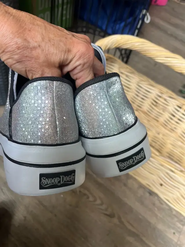 NEW women’s size 10 Skechers slip ins Snoop Dogg sneakers   NEW in Women's - Shoes in Calgary - Image 6