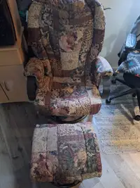 Chaise berçantes avec pouf berçant
