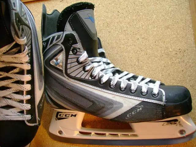 Hockey Ice Skates, Size 11 for shoe size 12-12.5 in Skates & Blades in City of Toronto - Image 4