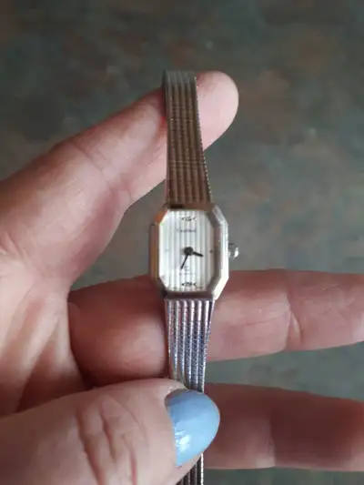 montre vintage cardinal à batterie pour femme, View more