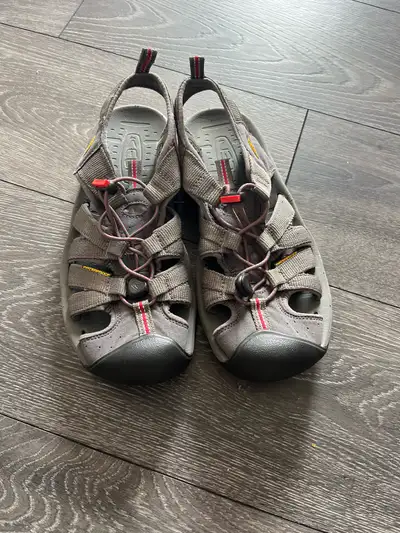 Men’s Keen sandals size 8, View more