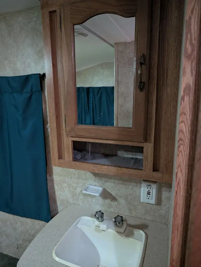 2006 Fifth Wheel Toy Hauler - $10,000 or best offer in Travel Trailers & Campers in London - Image 9