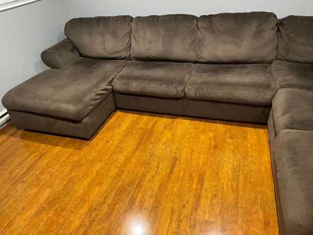 Large 4pc sectional in excellent condition  in Couches & Futons in St. John's - Image 4