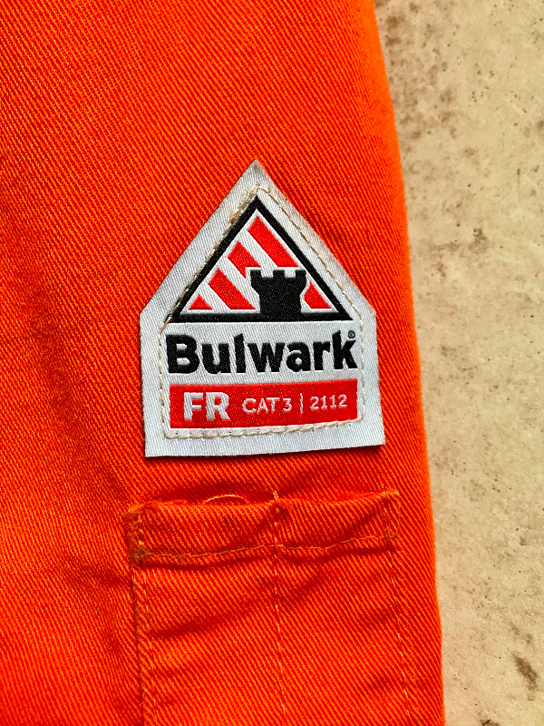 Bulwark Flame Resistant Winter Jacket w/ Hood in Men's in Winnipeg - Image 3