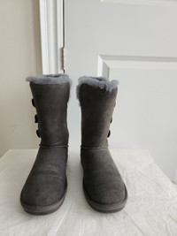 Pika Suede Button Snow Boots shoes Faux Fur lined Women's size 9