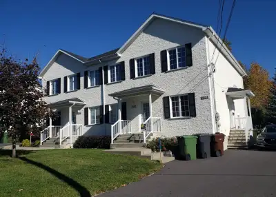 Magnifique 8 1/2 à louer, secteur McCrea_Sherbrooke