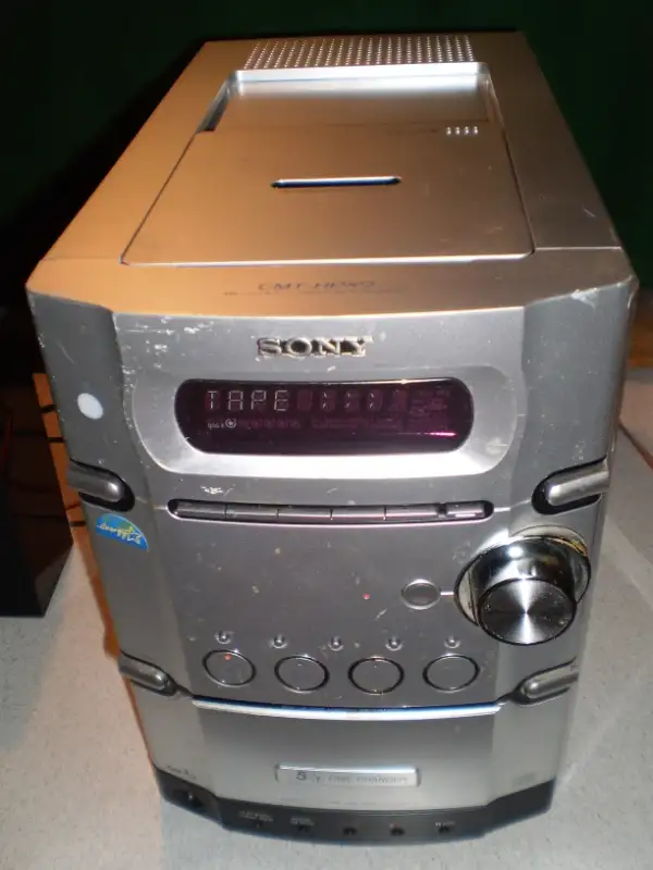 Stereo Components Receivers Speakers Turntable Boombox System in General Electronics in City of Toronto - Image 8