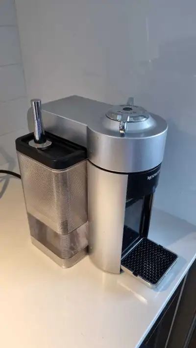 Nespresso Vertuo De'Longhi + Capsule inox rechargeable, View more