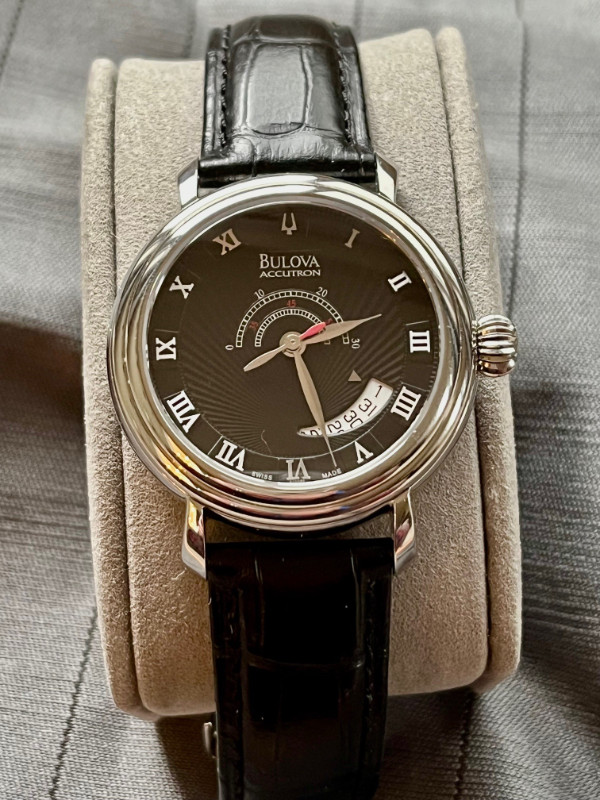 Bulova Accutron Automatic Amerigo Dress Watch (Swiss Made) in Jewellery & Watches in Hamilton - Image 2
