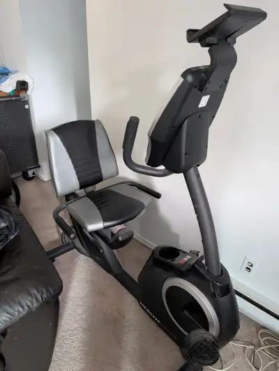 Health rider Recumbent Exercise Bike for sale. Great perfect working condition. $80.