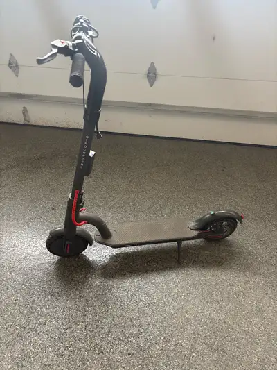 This pre-owned Gyrocopters electric scooter is a reliable and efficient personal transport solution,...