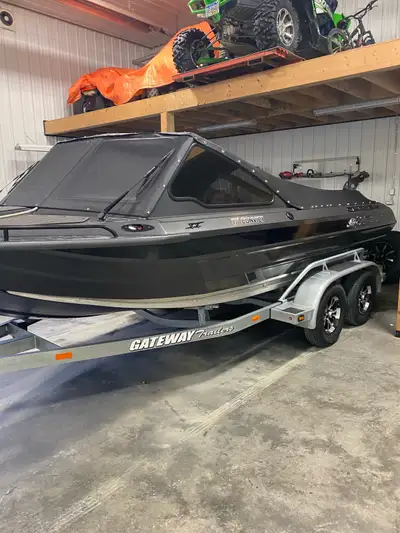 17 foot convict 6.2 di in it with Hamilton 212 with two Impellera a 3.4 and a 2.9 standard firefish...