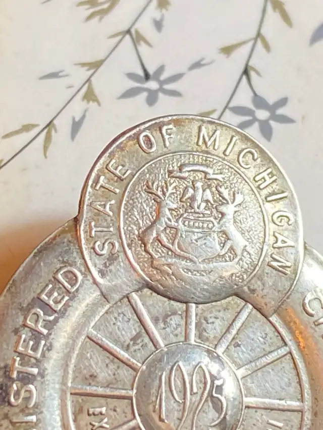 Vintage 1925 State of MICHIGAN  Badge , Pin , Approximately 1 1/ in Arts & Collectibles in Vancouver - Image 3