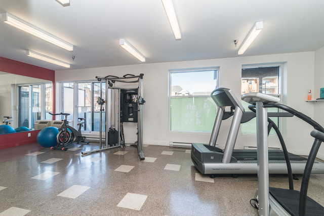 Brossard secteur C, apt meublé avec internet et garage dans Locations longue durée  à Longueuil/Rive Sud - Image 3