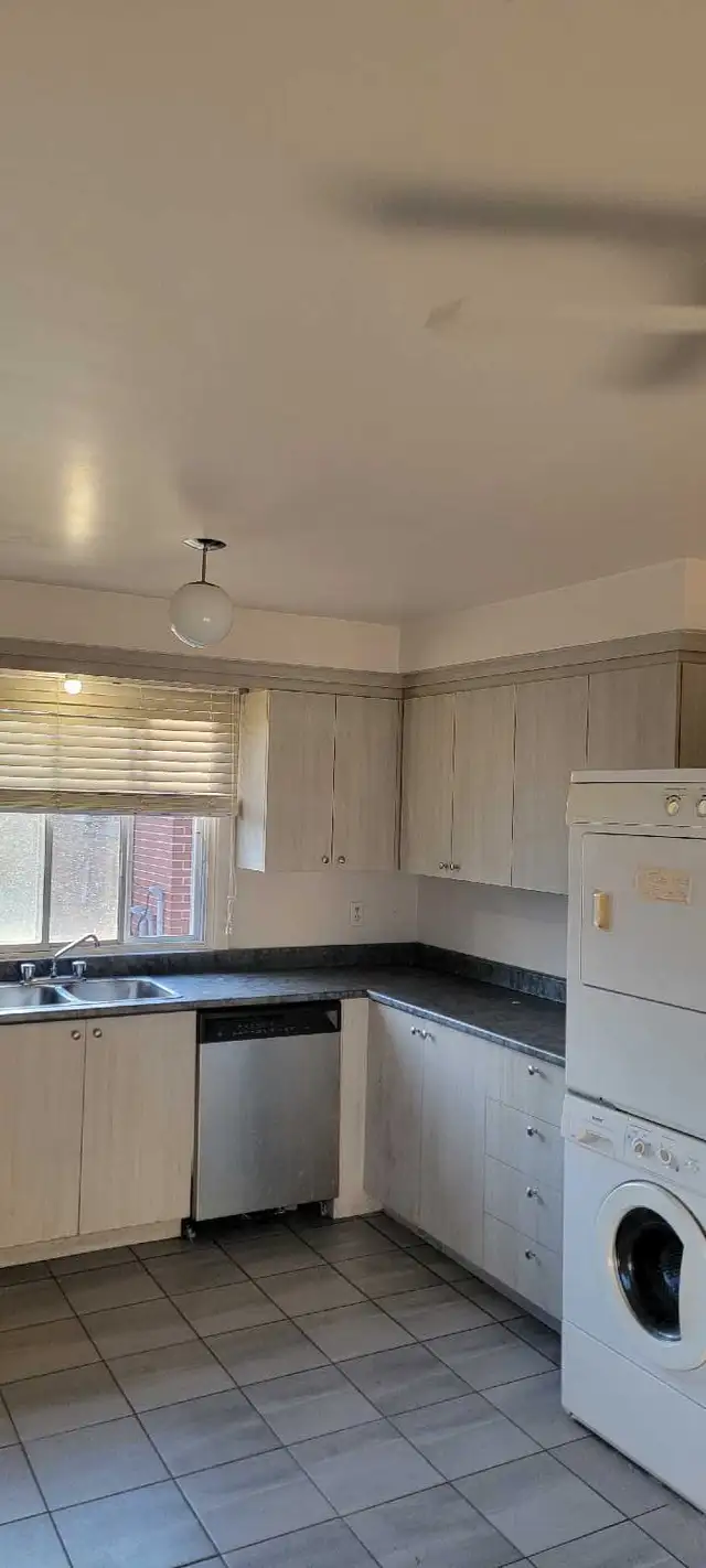 4½ – 2 enclosed bedrooms, renovated near Sauvé metro, $1,495