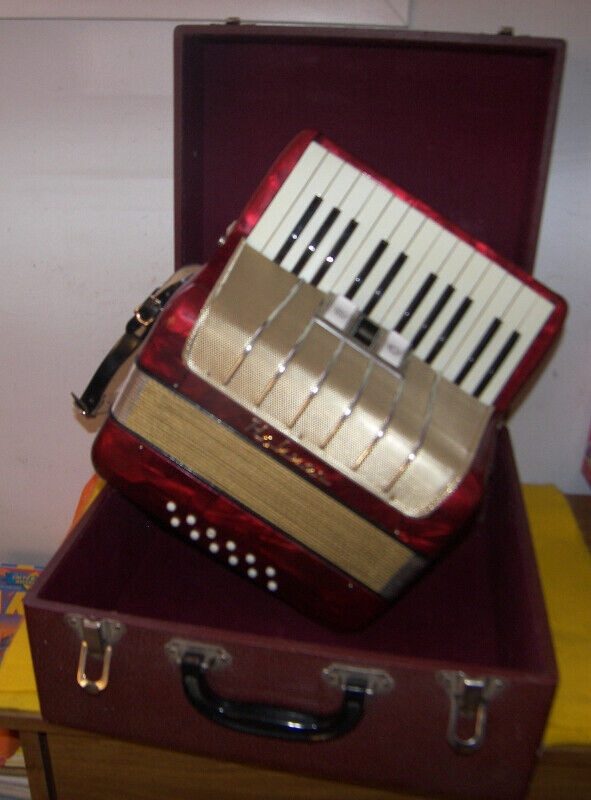 Hohner Accordion JR 12 Bass Accordeon - (MINT CONDITION) in Guitars in Edmonton