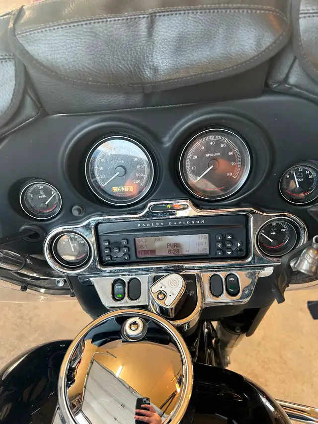 2006 Harley Davidson Electra Glide in Street, Cruisers & Choppers in Brandon - Image 3