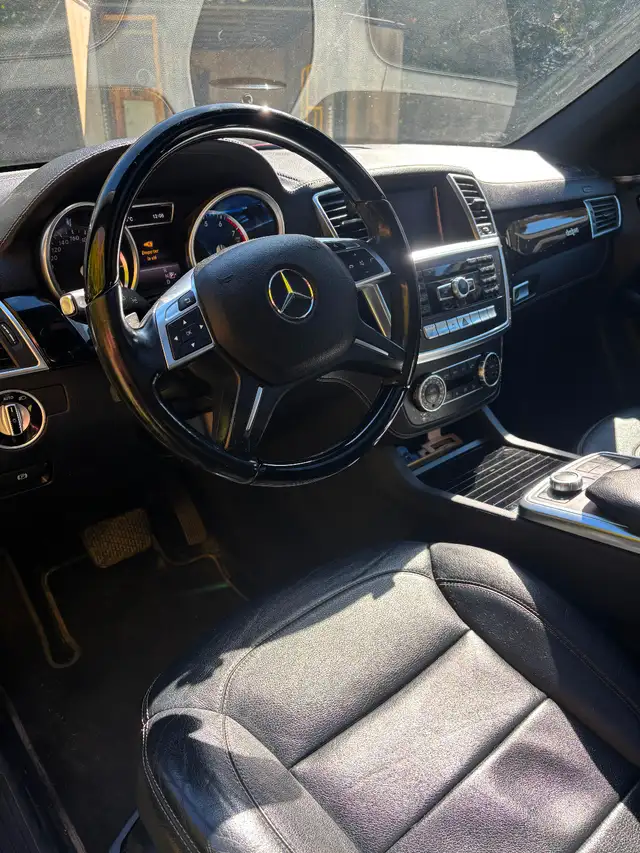 Mercedes-Benz ML 550 4MATIC 2015575591419311575046