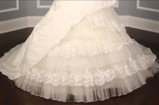 La Sposa Wedding dress in Wedding in Mississauga / Peel Region - Image 5