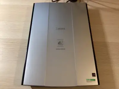Scanner Canon peu utilisé. Environnement non fumeur.