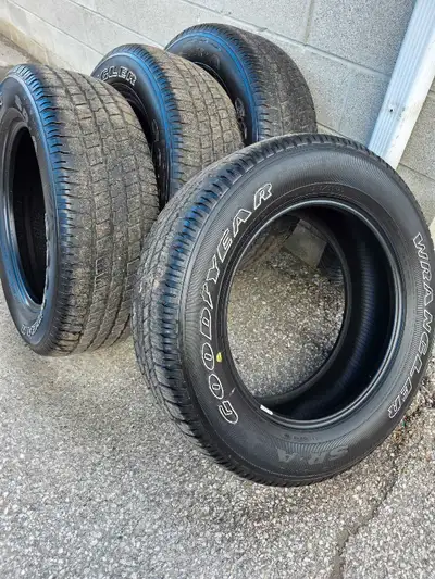 Tires are in excellent shape Less than 6k kilometers on the tires No patch or any issues 275 60 R20...