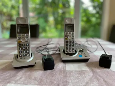Téléphone sans fil Panasonic double combiné avec manuel d'instructions français Fonctionne très bien...