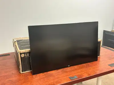 LG 32GK650G-B 32 Inch UltraGear™ QHD Gaming Monitor with G-SYNC™, View more