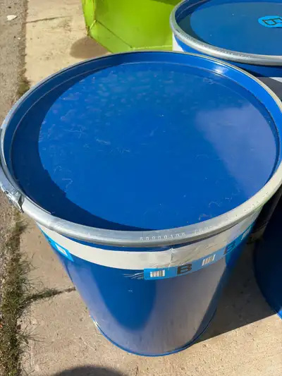 Food grade steel drums in 55 gallon size. Ideal for burn barrels, shipping, storage, waste oil etc....