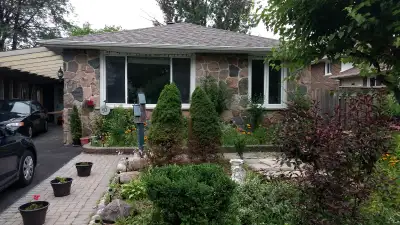 Facilities: -Very large bedroom (15'x12' or 5 m x 4 m)), Queen sized bed, large window -Desk and cha...