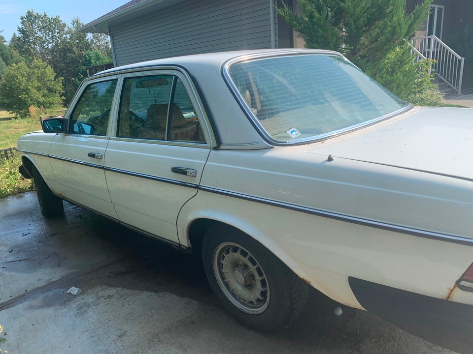 Mercedes-Benz 300 D 1985 photo 2