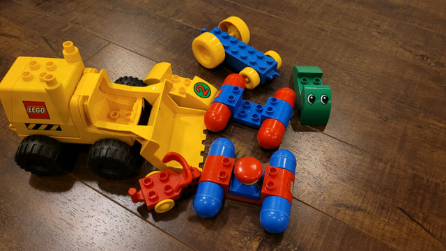 Lego Duplo Mega Blocks Bloks -- 600 Pieces in Toys & Games in Fredericton - Image 4