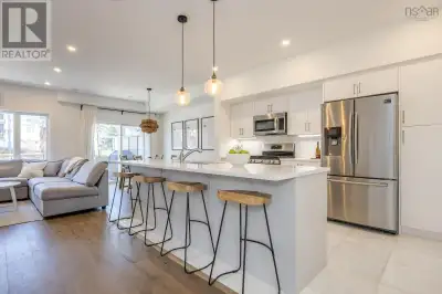 Beautiful & Spacious 4-Bed 2.5-Bath Townhouse in West Bedford.