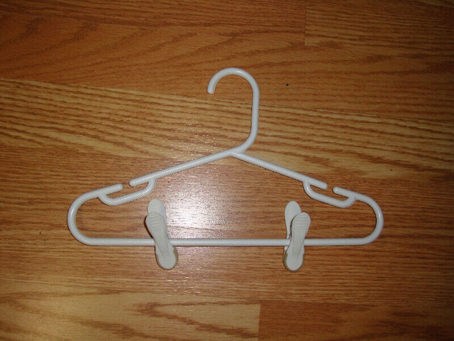 Like New Non-Slip Hanger Clip Clothes Pegs - $8 for a pack of 20 in Bathing & Changing in Ottawa - Image 2